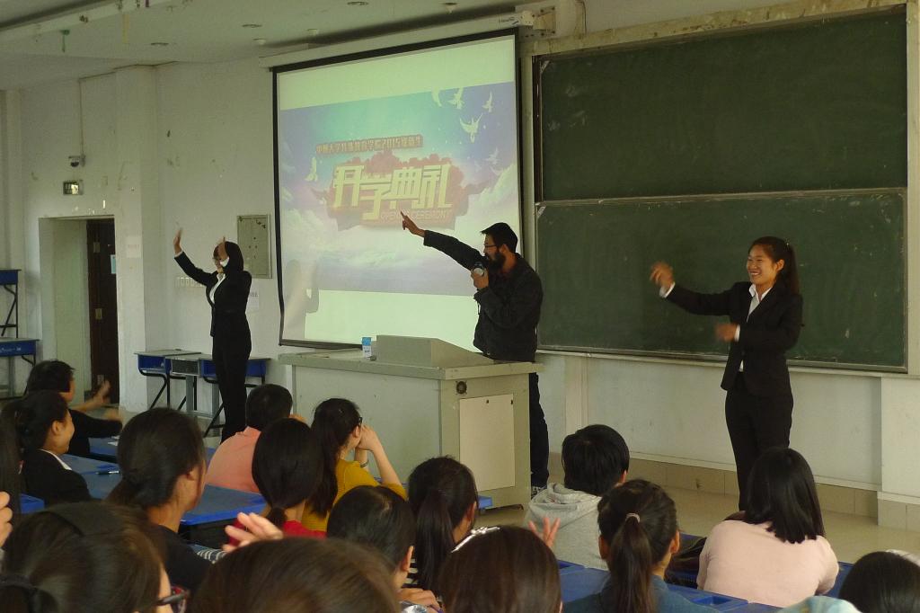 教师代表孙钢军发言